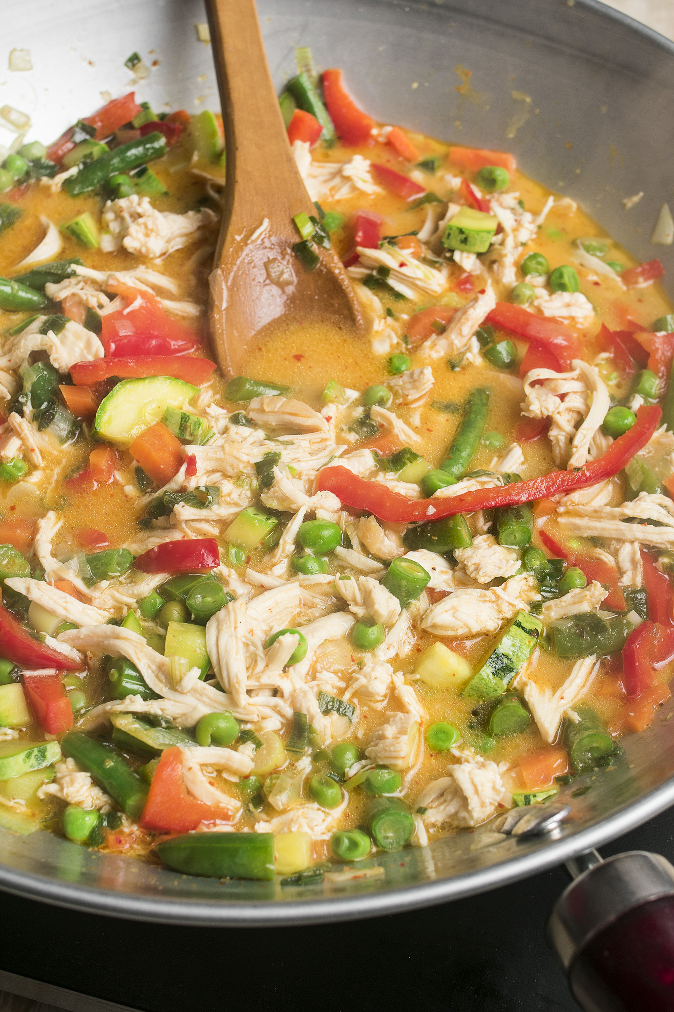 Thai-inspired chicken curry with red pepper, green beans, peas and courgette in a creamy coconut sauce.